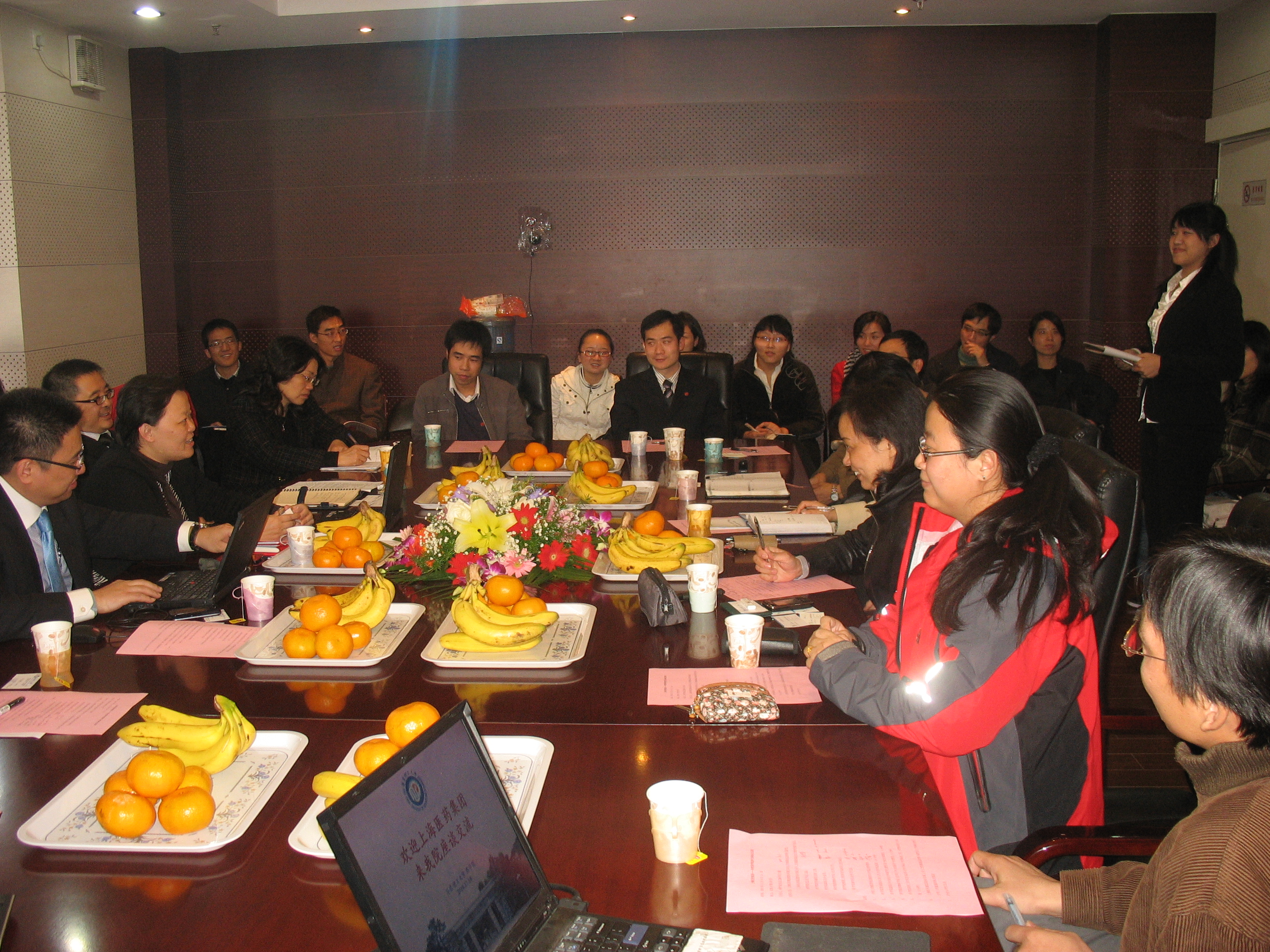 上药集团代表与免费色情影片
毕业生交流